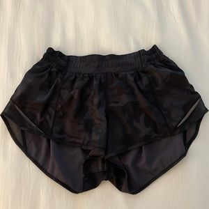 Lululemon 2.5” Hotty Hot Shorts